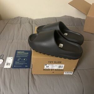 Brand new 2022 Adidas Yeezy Slides “Onyx”